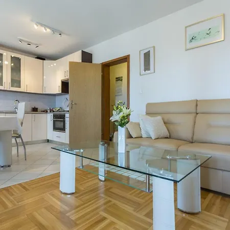 Tomazin Apartmán *
